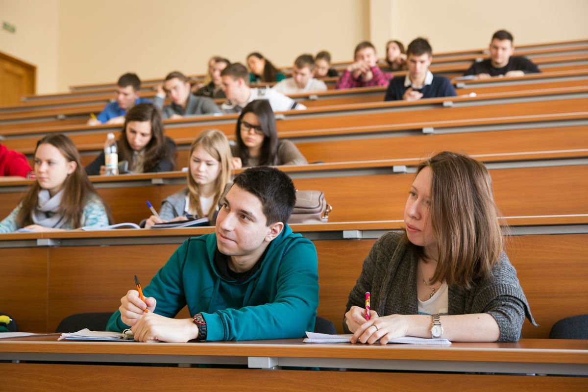 Aproape 900 de studenți din Transnistria studiază pe locuri bugetare în universitățile din R. Moldova.
