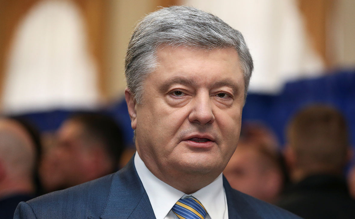 Порошенко предложил Украине бороться с врагами святой водой.