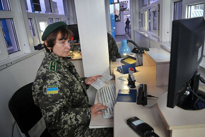 Государственная пограничная служба Украины рекомендовала гражданам страны воздержаться от поездок в Крым.