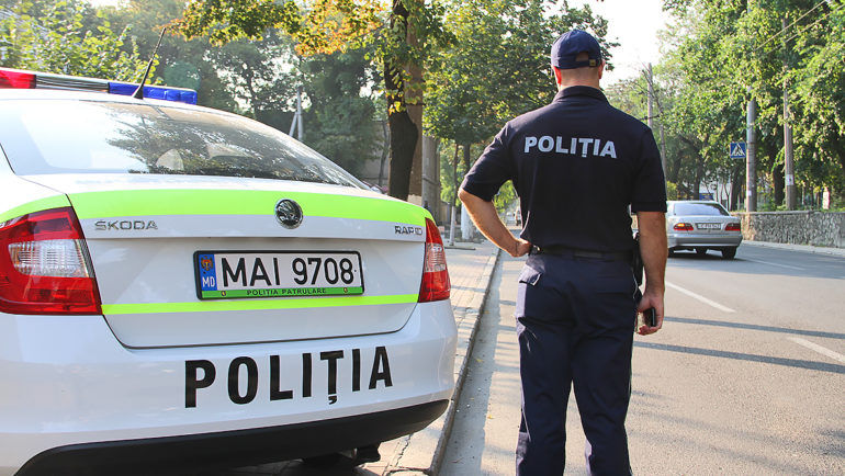 Șase polițiști au ridicat prime de la 10 mii la 13 mii de lei, din amenzile aplicate. 