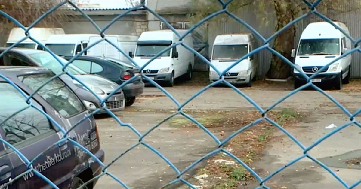 Пограничные и таможенные стоянки превращаются в кладбища старых авто.