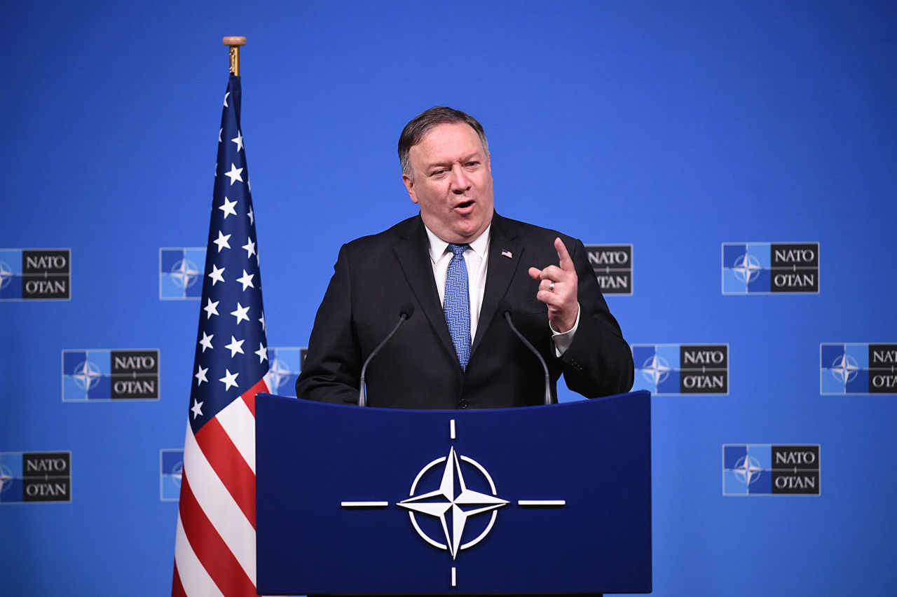 Помпео заявил, что США делают все возможное для безопасности Гуаидо.