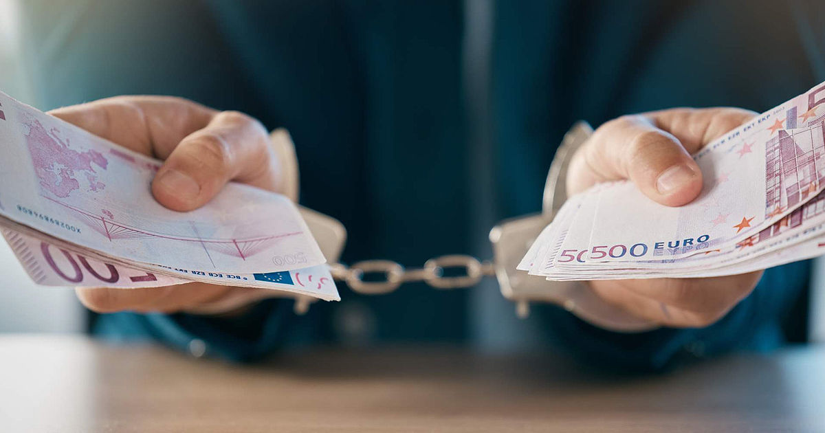 Procuratura Anticorupție: Un avocat, găsit vinovat de trafic de influență.