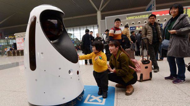 Chinezii apelează la roboți pentru a prinde infractorii care vor să intre sau să iasă din țară.