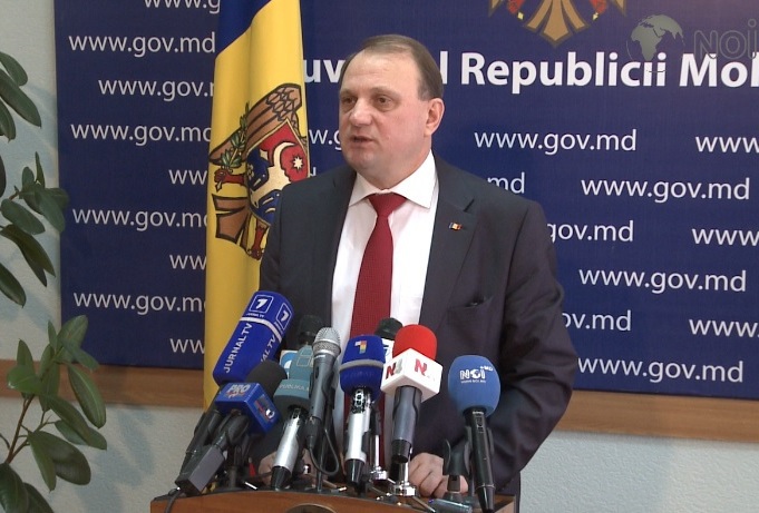 Decizia de a-l demite pe directorul şcolii a fost luată după ce caii erau să moară de foame, deoarece practic nu au fost hrăniţi.