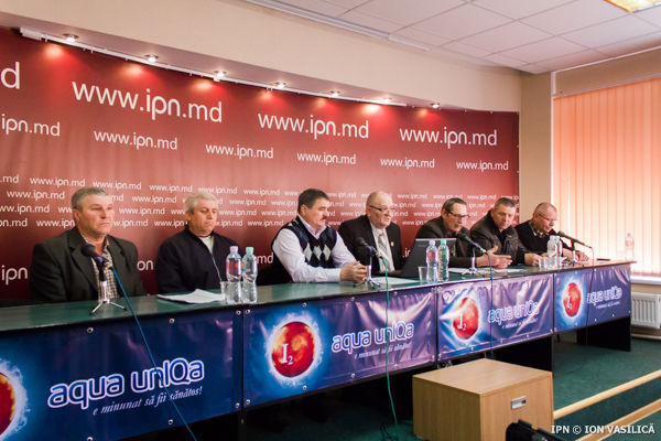 Волонтёры также требуют до 19 июня принять закон об особом статусе  волонтёров войны. 