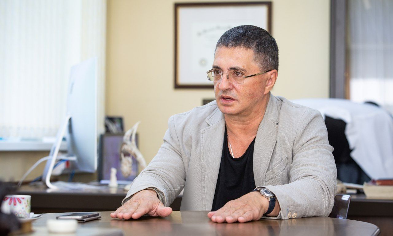 Доктор Мясников объяснил смерти после вакцинации AstraZeneca.