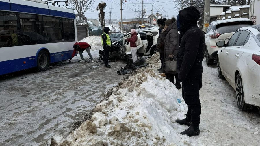 ДТП с участием троллейбуса произошло в Дурлештах: один человек пострадал.
