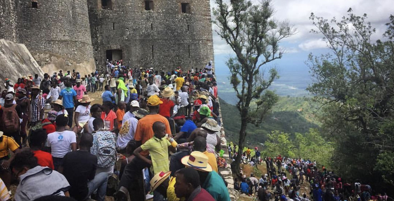 Cel puțin 30 de persoane au murit în urma unei busculade la o fortăreață istorică din Haiti.