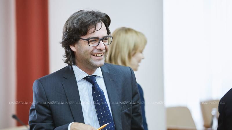 Министр иностранных дел Нику Попеску уходит в отпуск. 
