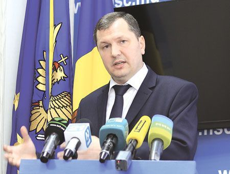 Эксперт объясняет, что в Молдове часть предпринимателей платит зарплату нетто, часть – брутто. 