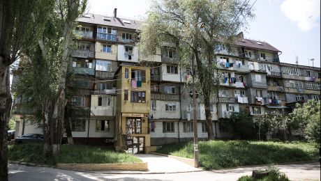 Сейчас  однокомнатную квартиру в столице можно приобрести примерно за 21 тысячу евро.