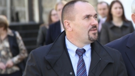 Zubco a intrat grăbit și a refuzat să răspundă la întrebările jurnaliștilor. 