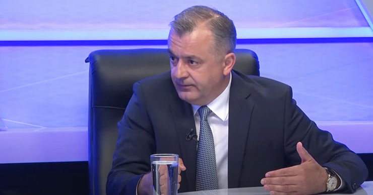 Ион Кику призывает общество поддержать президента.