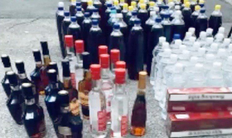 В результате проверок полицейские изъяли 600 сигарет и 160 литров алкогольной продукции.