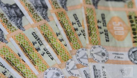Soldul datoriei externe pe cap de locuitor s-a majorat cu 1.000 de lei, comparativ cu anul 2013. Foto: expresul.com