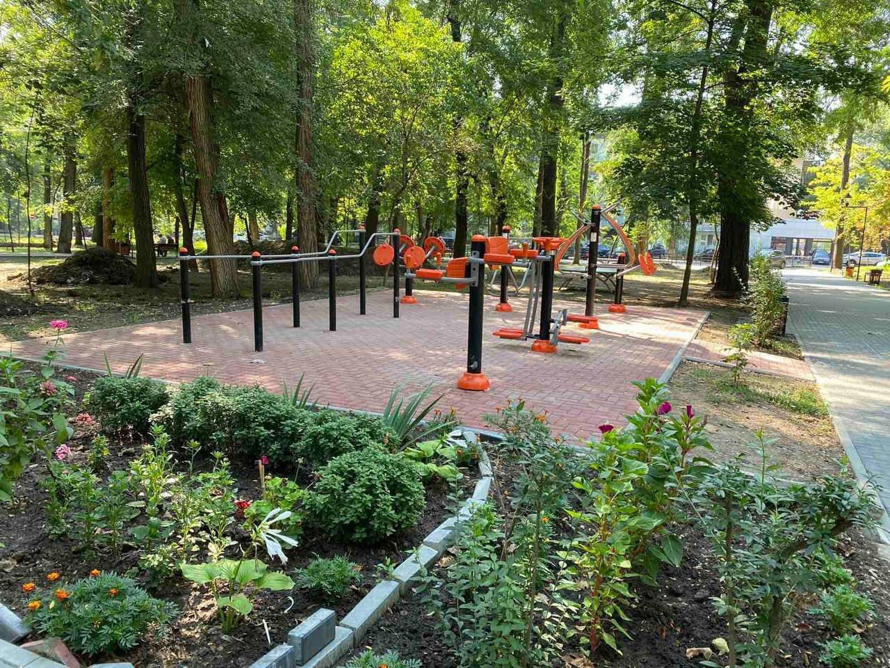 В парке «Думитру Рышкану» появились площадки для фитнеса/workout.
