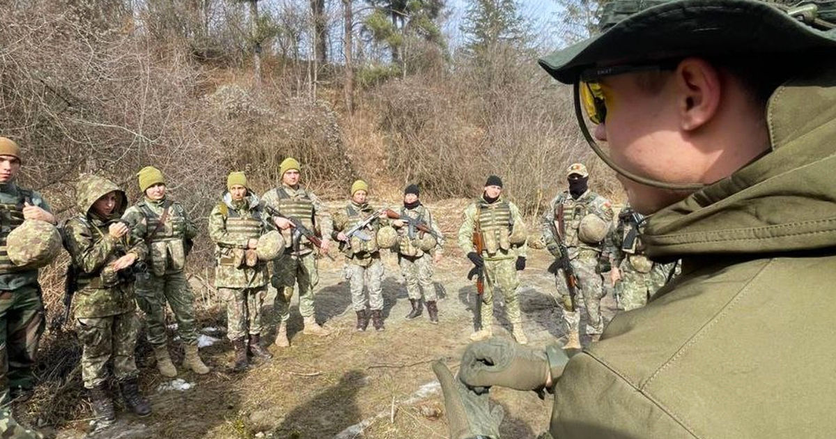 Militari moldoveni participă la instruiri montane în România.