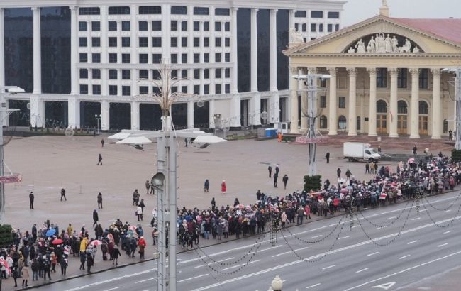 В Минске протестуют пенсионеры и медики, есть задержанные. Фото: rbc.ua.