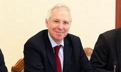 Rolf Wenzel a vorbit şi despre criza financiară din Europa care va determina o scădere a transferurilor de remitenţe în RM din Italia