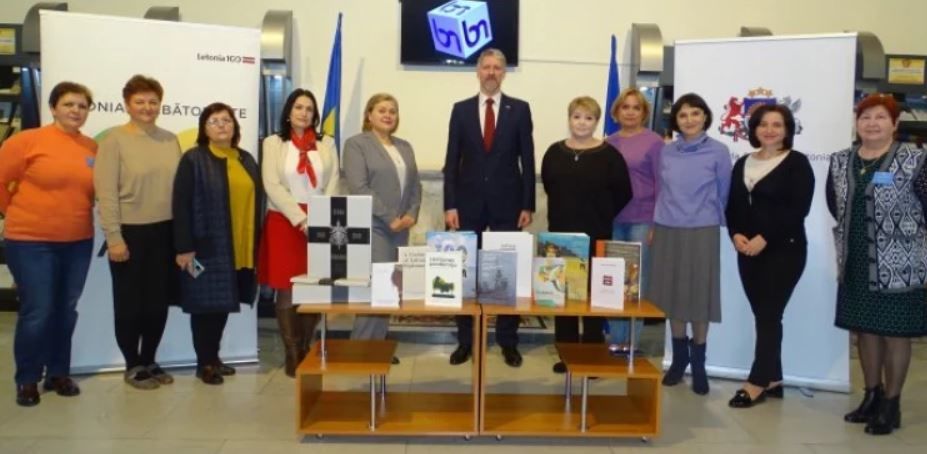 Посольство Латвии передало Национальной библиотеке Молдовы партию книг.