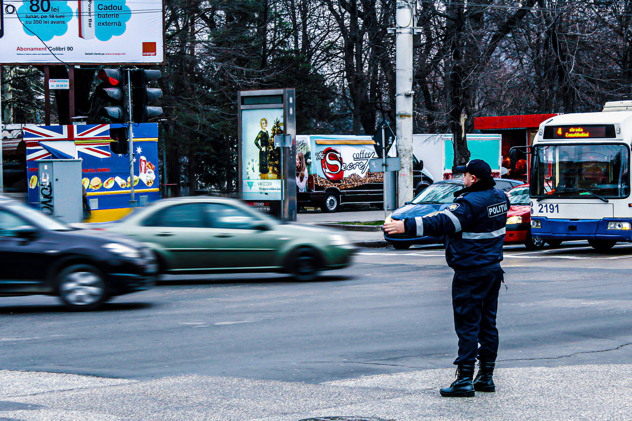 Poliția de patrulare îndeamnă participanții la trafic să fie receptivi și cooperanți cu oamenii legii.