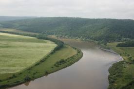 Девушка зашла в реку и почти сразу же исчезла под водой. Ее тело пока не найдено. Фото: ognennaya-peri.livejournal.com