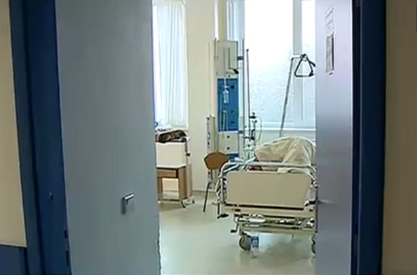 В больнице девочке придется пробыть еще два месяца.
