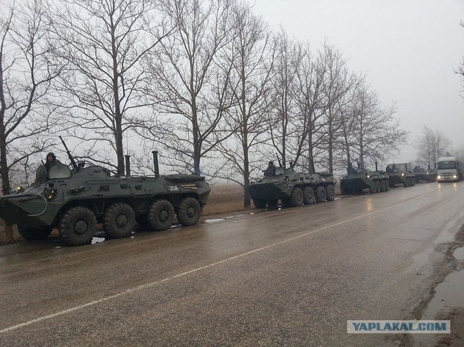 В приграничные районы с Украиной были переброшены боевые машины пехоты БМП-2 и танки Т-72Б3, а также тяжелая артиллерия.