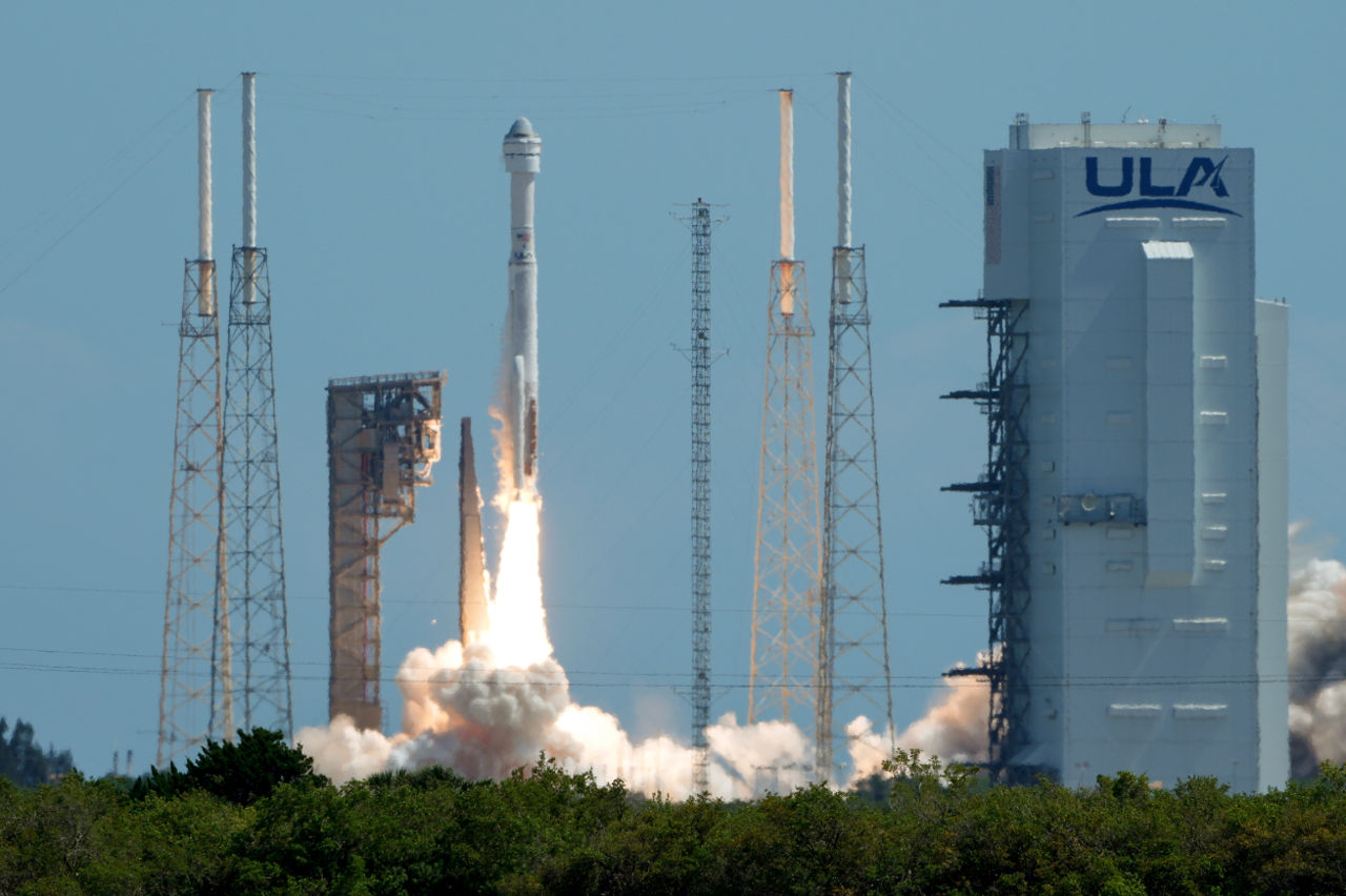 В космос впервые отправили корабль Starliner с экипажем.