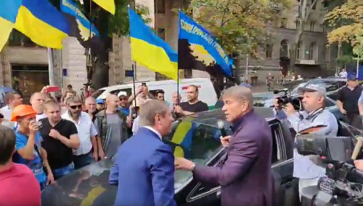 Шахтеры требуют выплаты задолженностей по зарплате и отставки министра энергетики Игоря Насалика. 