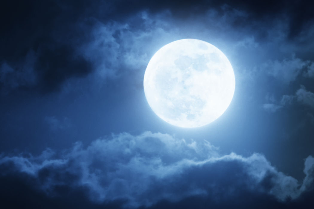 Luna Plina în superstiții și farmece.