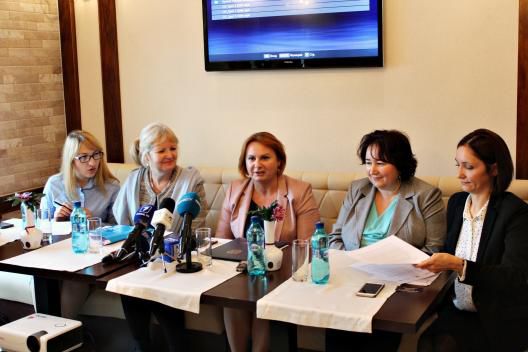 Trei spoturi sociale încurajează părinții să nu-și abandoneze copiii