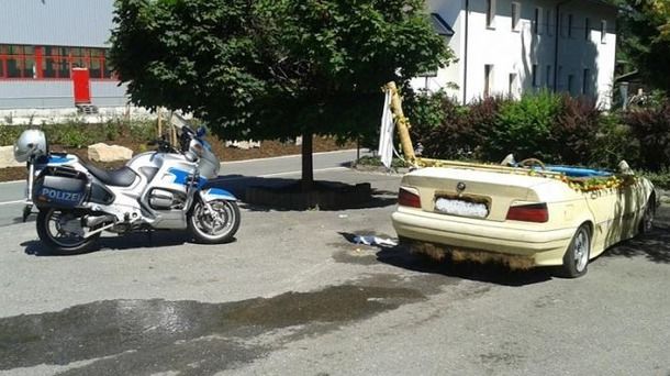 Poliţia a confiscat cel mai ciudat BMW.