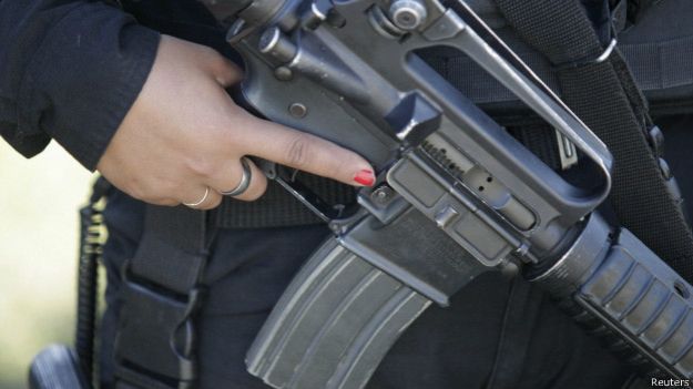 Пожизненный срок грозит обвиняемым за сговор с целью убийства американских госслужащих.