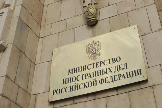 Москва планирует выслать около 30 американских дипломатов и наложить арест на несколько объектов собственности США в России.