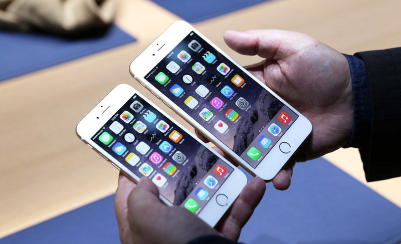 В России стоимость iPhone SE c 16 гигабайтами памяти у официальных продавцов составляет от 36 850 до 37990 рублей.
