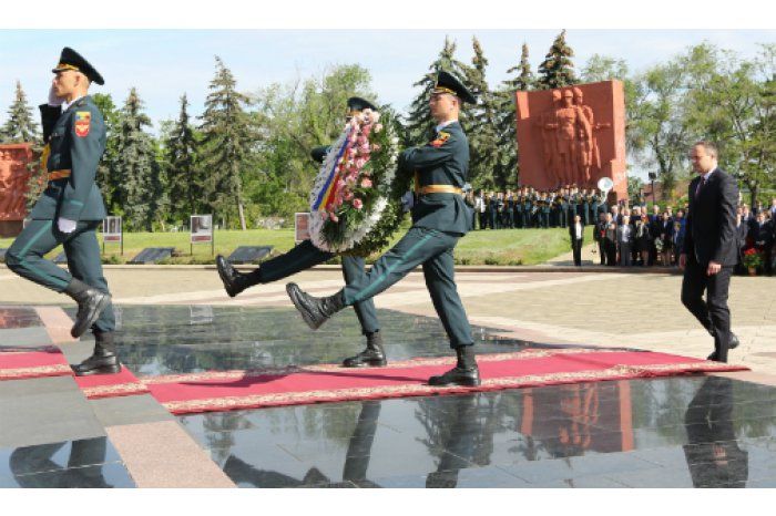 Спикер Андриан Канду возложил сегодня в столичном Мемориальном комплексе «Вечность» букет цветов. 