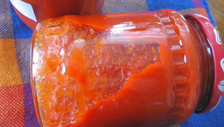 Poliţiştii au descoperit 200 de kg de heroină ascunsă în cutii de conserve. Foto: blogspot.com