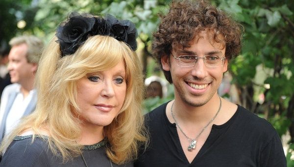 Pe Internet a aparut un filmulet de la petrecerea de Revelion, data la resedinta de lux a Allei Pugaciova si a lui Maxim Galkin. Foto: perfecte.md