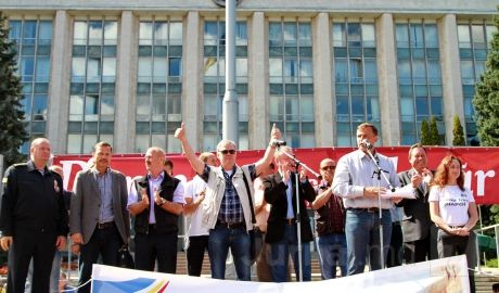 DA призвет всех молдаван объединиться в борьбе против олигархического режима.