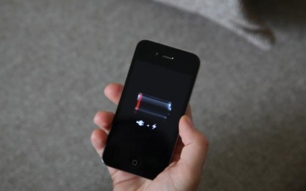 Tot mai multi oameni se confrunta cu acel moment in care te grabesti sa iesi din casa, dar iti dai seama ca telefonul tau mobil este descarcat.