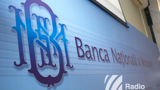 BNM a cumpărat aproape 60 de milioane de dolari în luna august. Foto: Radio Chişinău