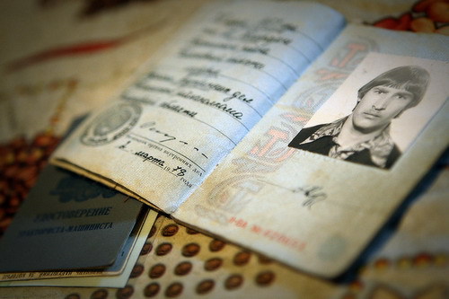 Российским правительством «готовится и практически одобрен законопроект», упрощающий предоставление гражданства не только украинцам и этническим русским, но и всем гражданам бывшего Советского Союза.