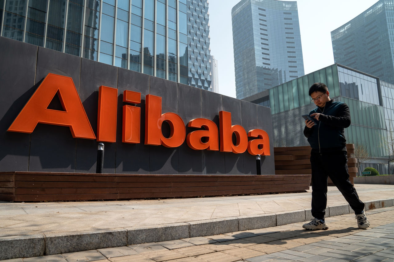 Соучредители Alibaba Джек Ма и Джо Цай скупили акции компании на сумму более $200 млн.