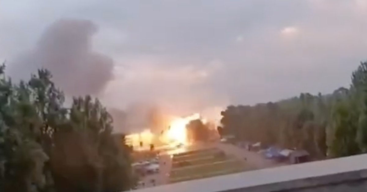 Очевидец снял на видео момент прилета ракеты по отелю в Запорожье.