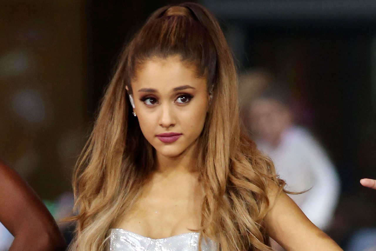 Ariana Grande a amânat show-urile pe care le avea programate în Marea Britanie, Belgia, Polonia, Germania şi Elveţia.