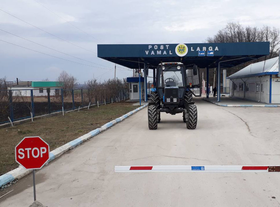 По делу о контрабанде трактора проходят 2 гражданина РМ и Украины, которым грозит от 3 до 10 лет лишения свободы. 