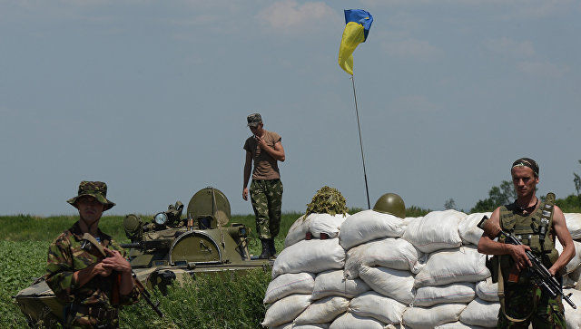 Украинские власти планируют переоборудовать блокпосты в Донбассе.