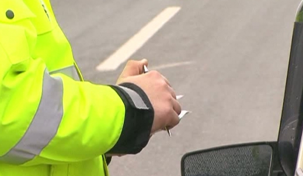 Doi angajati ai Inspectoratului de politie din Dubasari au fost retinuti de ofiterii CNA si procurorii anticoruptie, fiind suspectati de corupere pasiva.